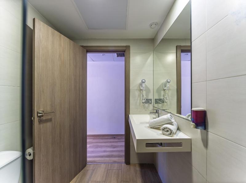 Hotel Tropic - image 10
