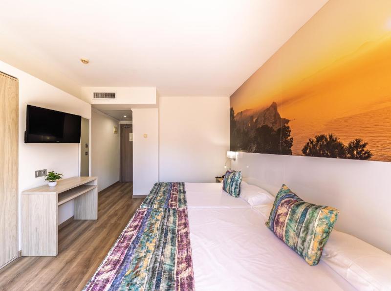 Hotel Tropic - image 12