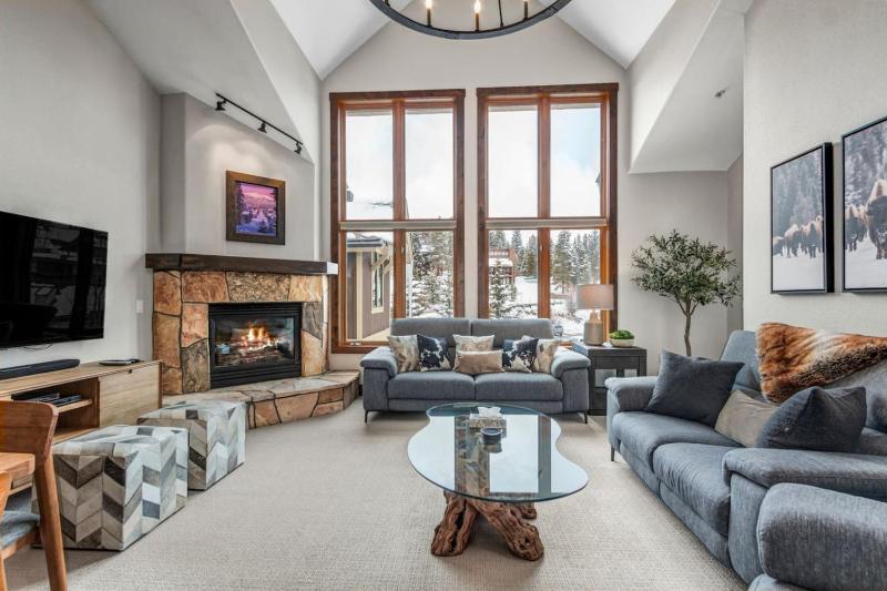 Remodeled Condo Ski in out with Hot Tub Spa Gym - image 17