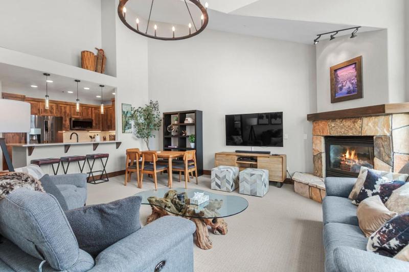 Remodeled Condo Ski in out with Hot Tub Spa Gym - image 19