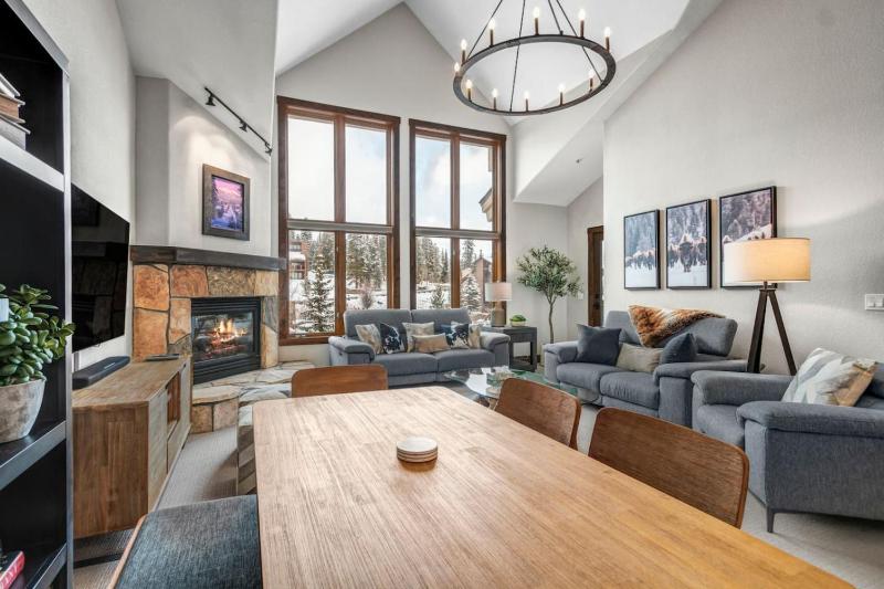 Remodeled Condo Ski in out with Hot Tub Spa Gym - image 30