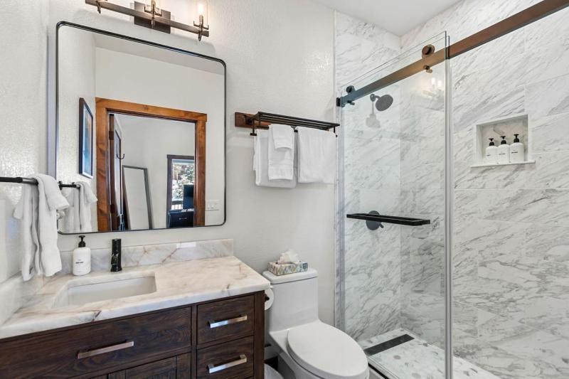 Remodeled Condo Ski in out with Hot Tub Spa Gym - image 3