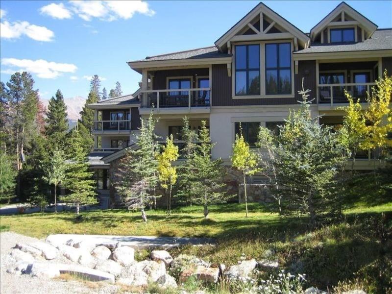 Remodeled Condo Ski in out with Hot Tub Spa Gym - image 5