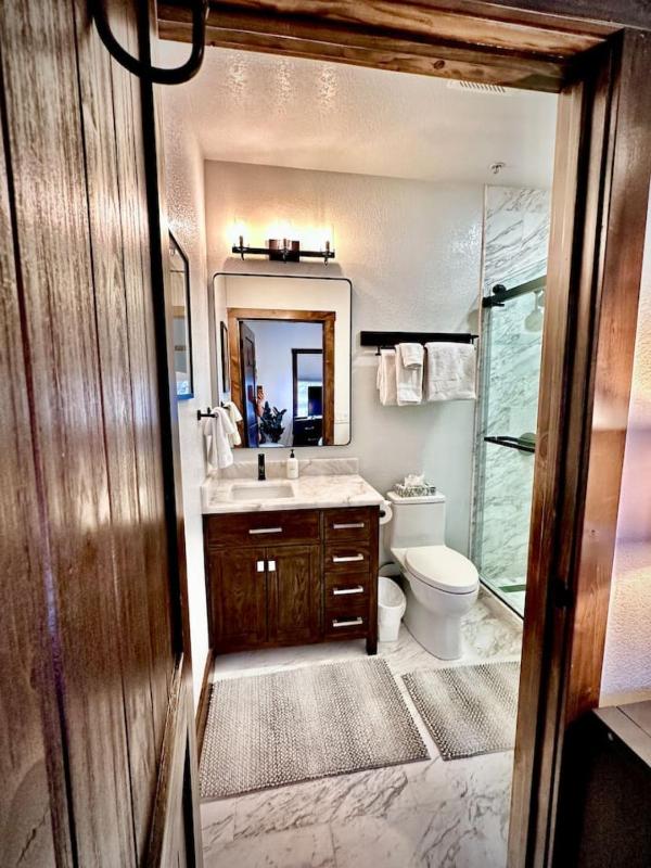 Remodeled Condo Ski in out with Hot Tub Spa Gym - image 21