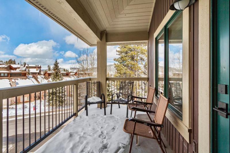 Remodeled Condo Ski in out with Hot Tub Spa Gym - image 10
