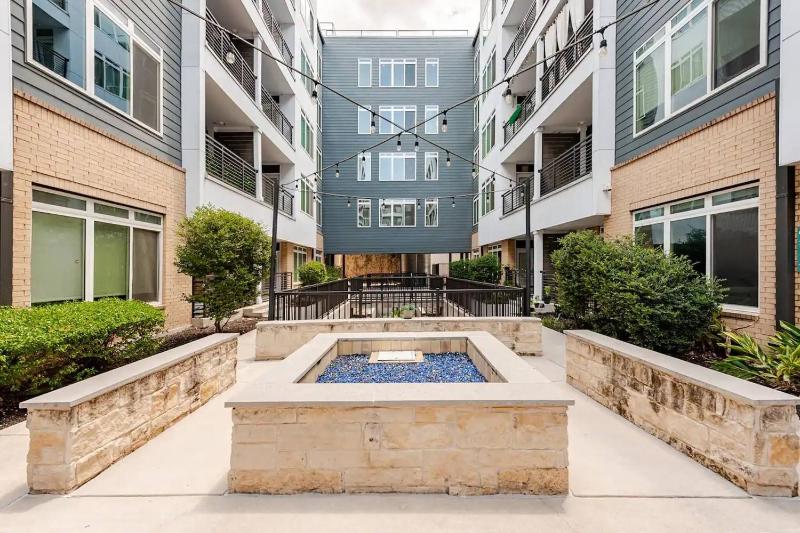 Riverwalk View Luxe Condo Views Pool Free Parking - image 41