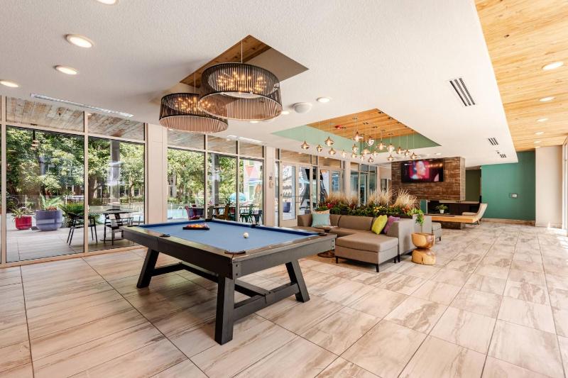 Riverwalk Downtown Luxury Pool Free Parking - image 2