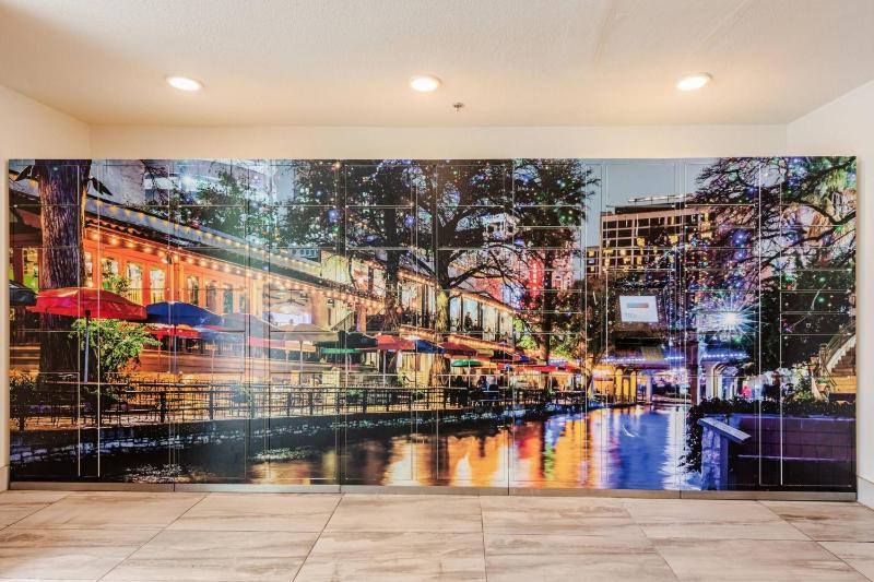 Riverwalk Downtown Luxury Pool Free Parking - image 8
