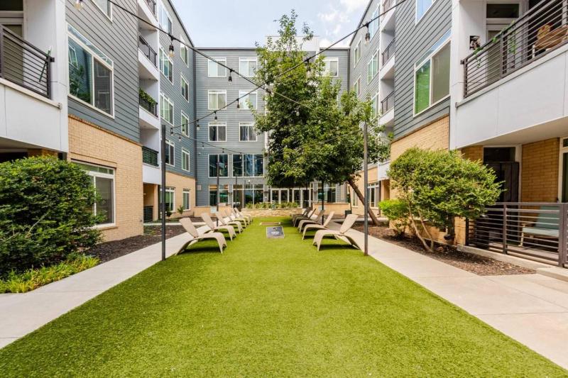 Riverwalk Downtown Luxury Pool Free Parking - image 3