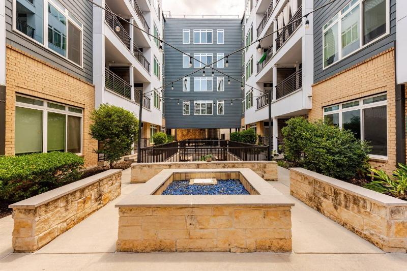 Riverwalk Downtown Luxury Pool Free Parking - image 45