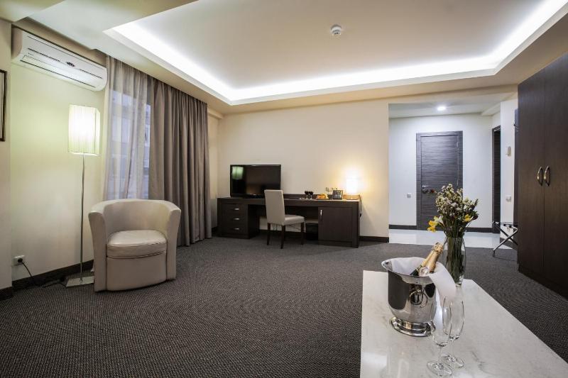 Deluxe Family Room image 1