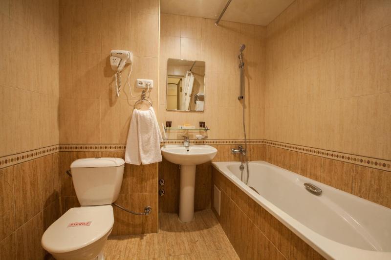Standard Family Room image 3