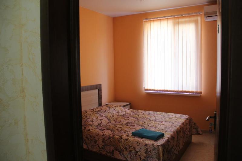 Double Room with Shared Shower and Toilet image 2
