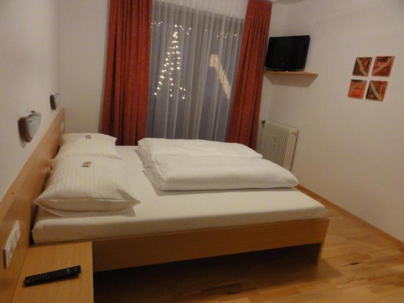 One-Bedroom Apartment with Balcony image 2