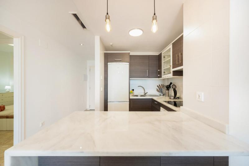 Modern Apartment With Ocean Views - image 31