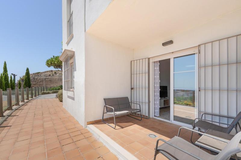 Modern Apartment With Ocean Views - image 21