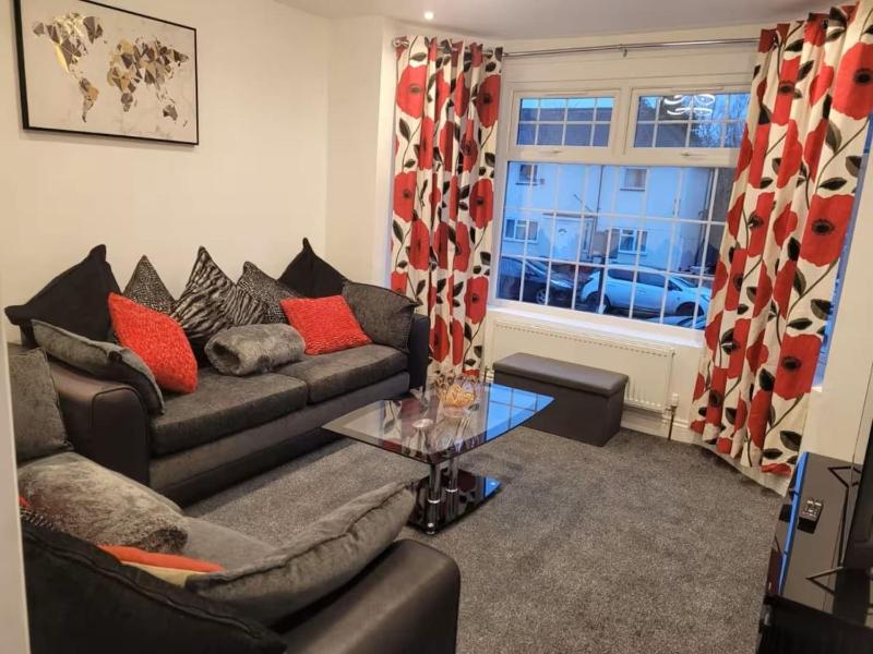 Broadlands House 3 Bed home - image 34