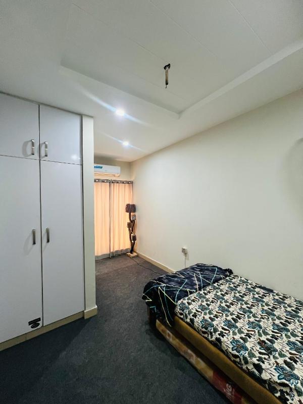 Royal Stays 2Bed Cozy Apartment - image 16