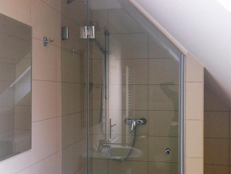 Deluxe Two-Bedroom Apartment image 4