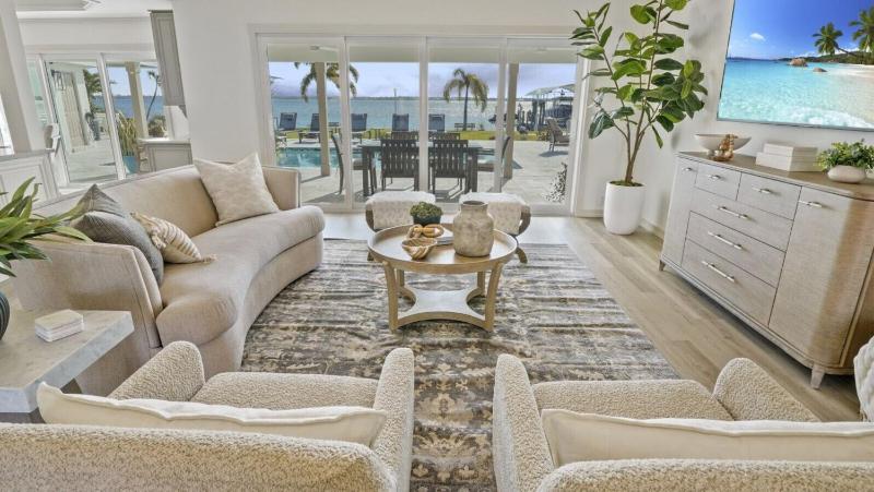 Villa Vivara Stylish 4BR Villa with Heated Pool - image 9