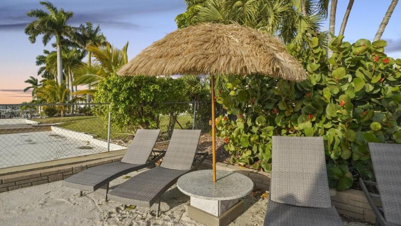 Villa Vivara Stylish 4BR Villa with Heated Pool - image 4