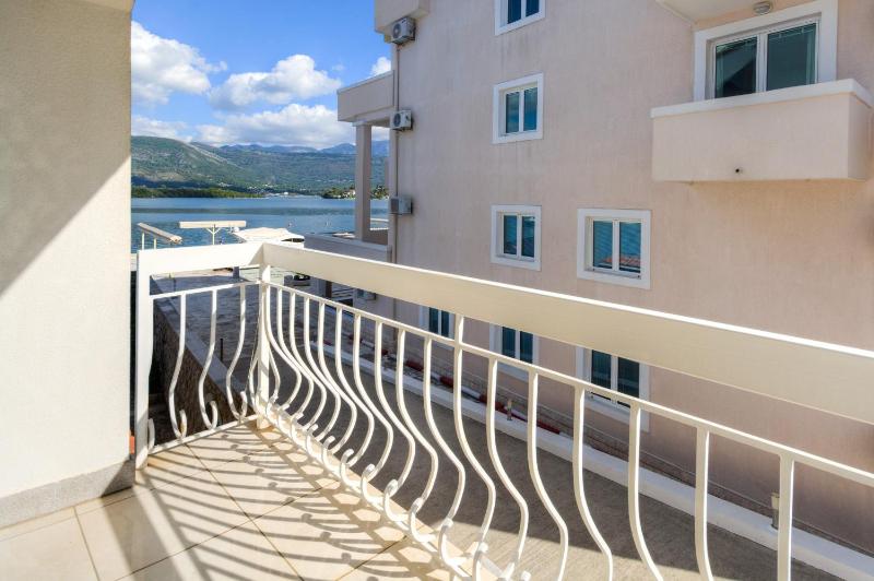Apartment with Mountain View image 2