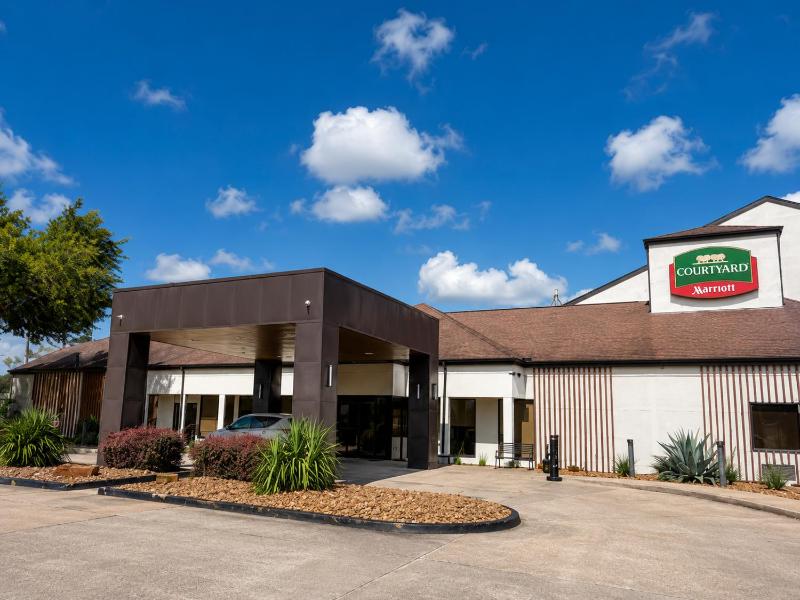 Courtyard by Marriott Houston Hobby Airport - image 8