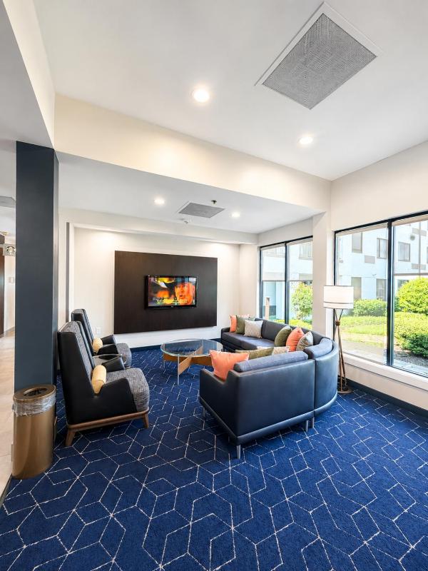 Courtyard by Marriott Houston Hobby Airport - image 9