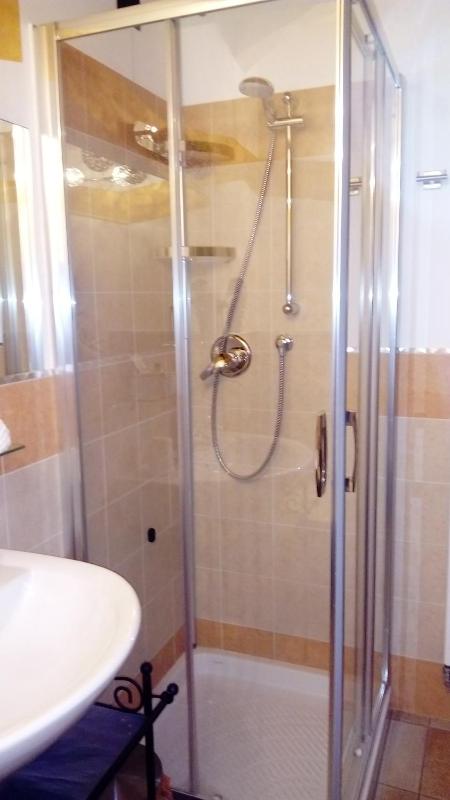 Twin Room image 1