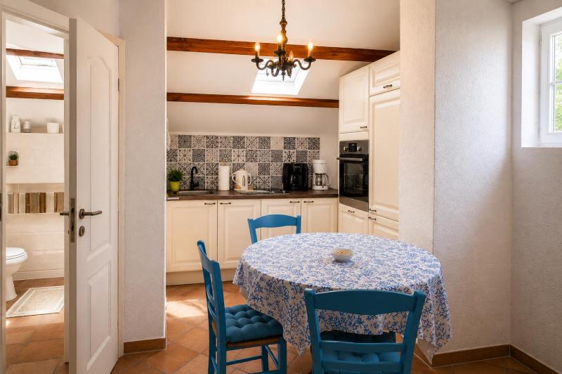 Studio Apartman Blue Sky - image 4