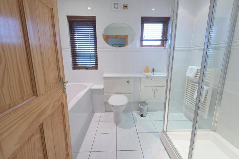 Three-Bedroom Lodge - Glen Lee image 3