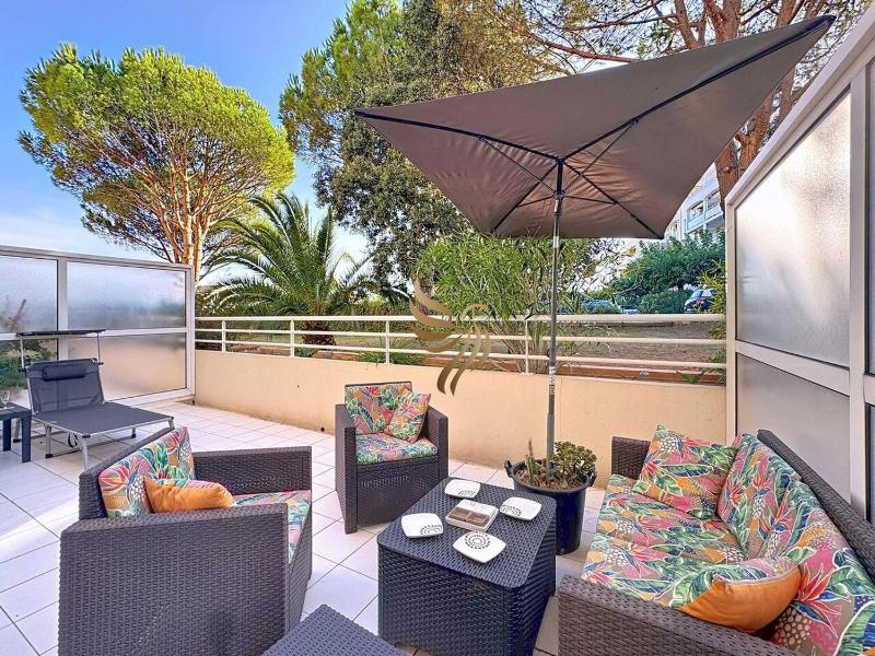 BellaHorizon T2-view of garden-terrace-park-WIFI. - image 15