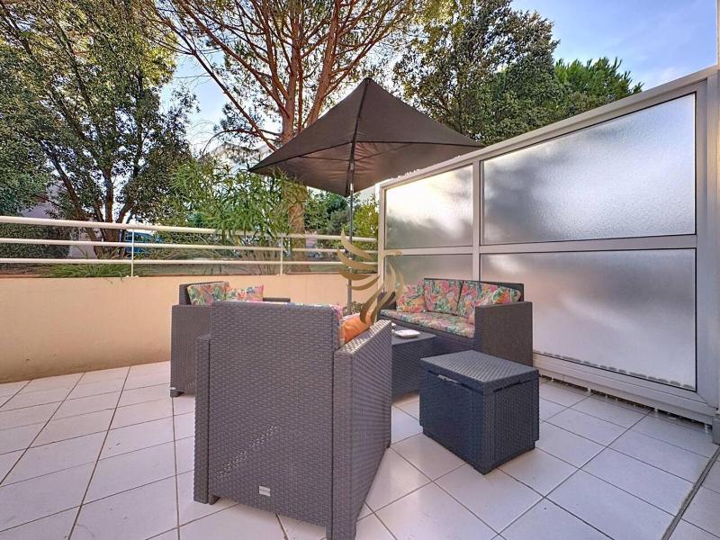 BellaHorizon T2-view of garden-terrace-park-WIFI. - image 30