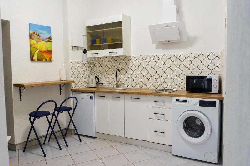 Cozy apartment near the High Castle - image 7