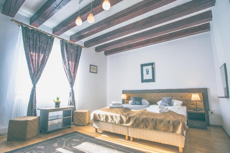 Twin Room image 4