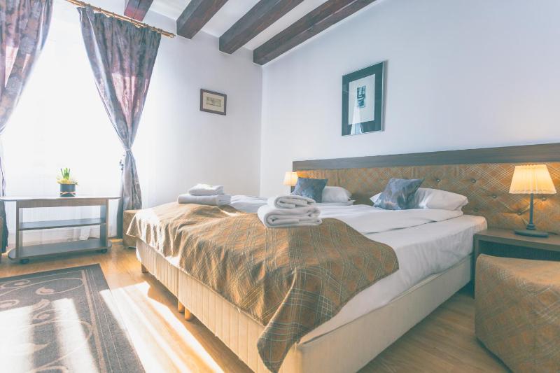 Twin Room image 2