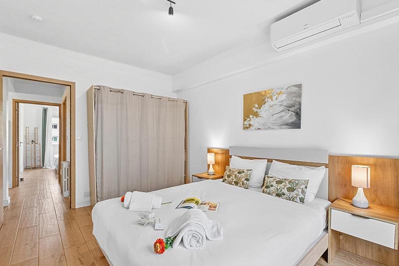 2 Bedrooms Antibes Center Balcony - Happy Rentals - image 14