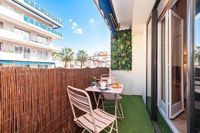 2 Bedrooms Antibes Center Balcony - Happy Rentals - image 20