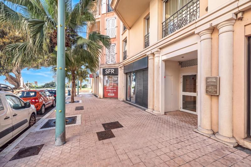 Victoria Bergamote Attic with Terrace and Sea View - Happy Rentals - image 35