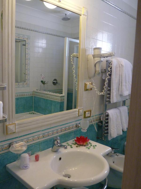 Classic Double Room with Balcony image 1