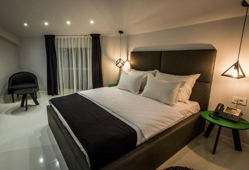 Deluxe Double Room image 2