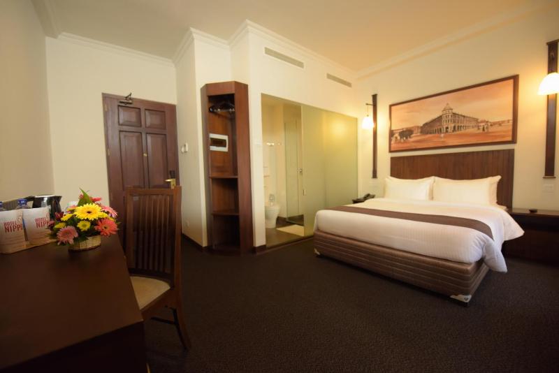 Deluxe Double Room with Balcony image 3