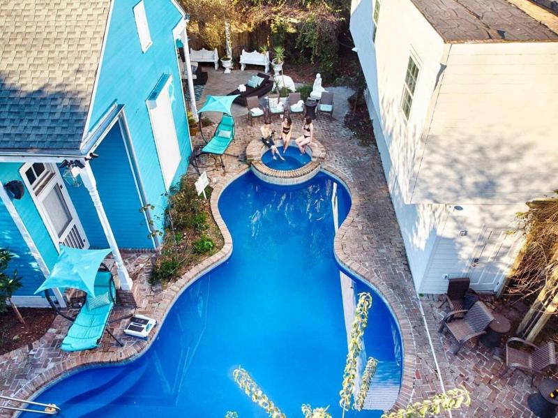 5 BR - Sleeps 8! Steps from Bourbon Street! - image 1