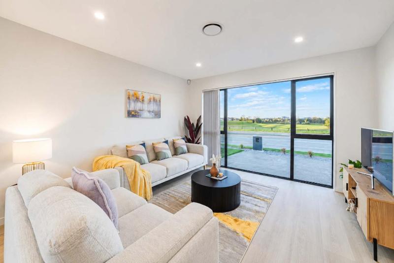 Modern 4BR Stay with Large Living Area in Hornby - image 47