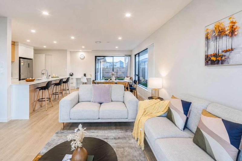 Modern 4BR Stay with Large Living Area in Hornby - image 24