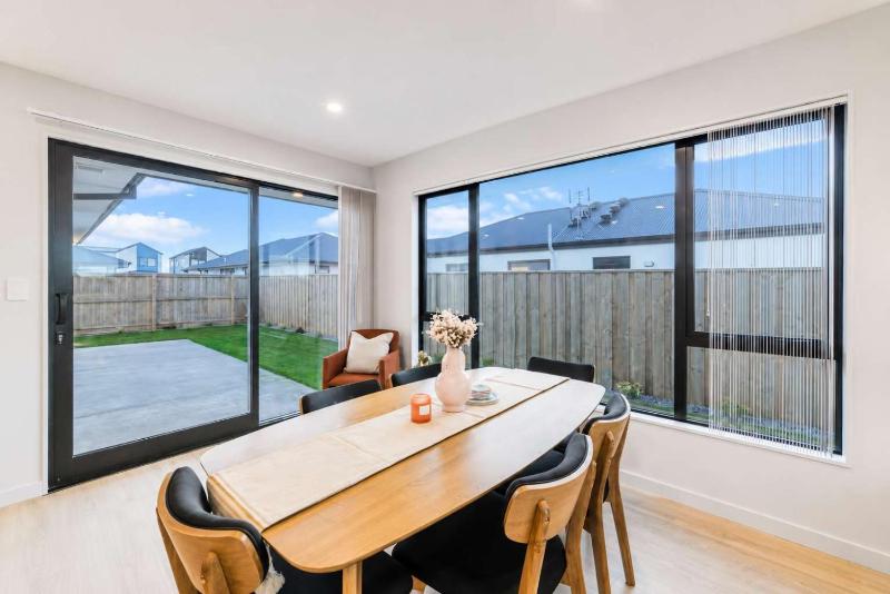 Modern 4BR Stay with Large Living Area in Hornby - image 14