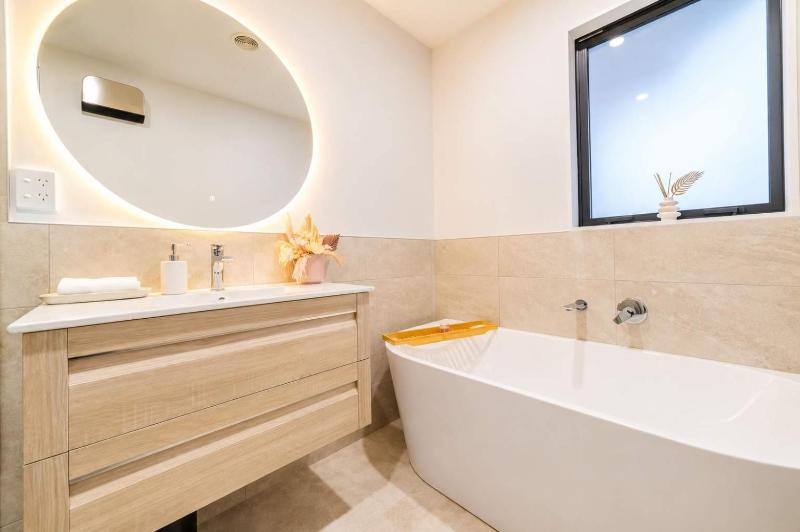 Modern 4BR Stay with Large Living Area in Hornby - image 16