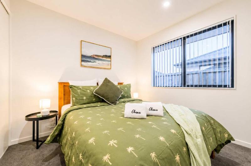 Modern 4BR Stay with Large Living Area in Hornby - image 31