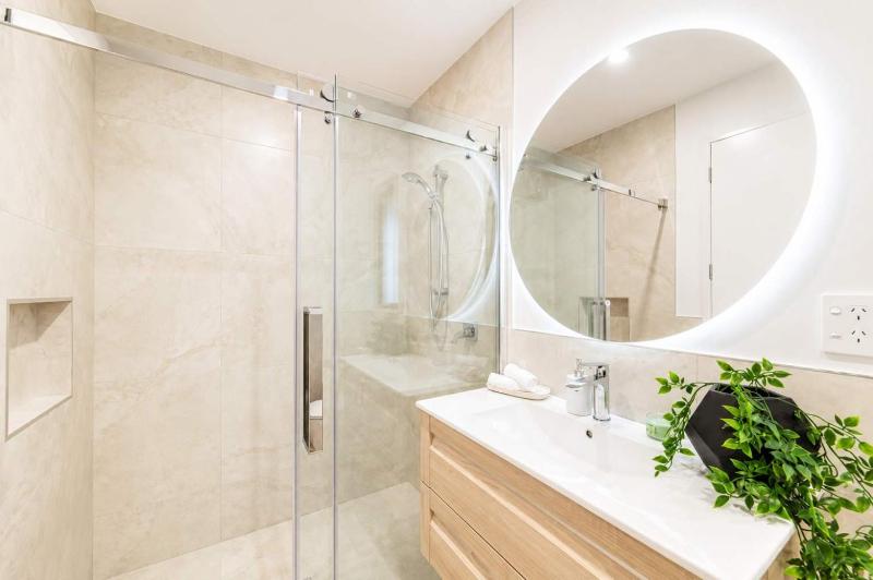 Modern 4BR Stay with Large Living Area in Hornby - image 43