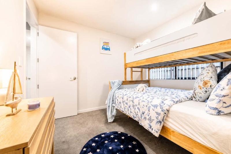 Modern 4BR Stay with Large Living Area in Hornby - image 30